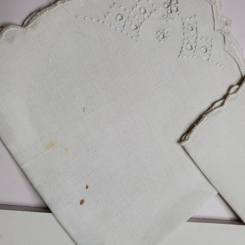 Vintage Cloth Cocktail Napkins 4 Cream Cutwork Embroidery Corner Scallops 10